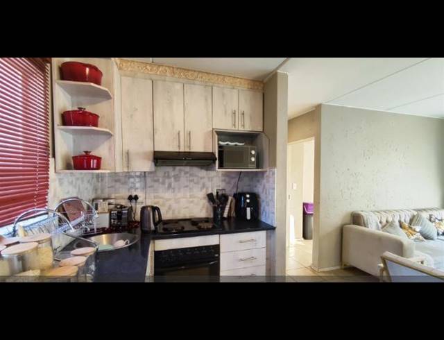 2 BEDROOM APARTMENT FOR SALE IN KLIPPOORTJIE